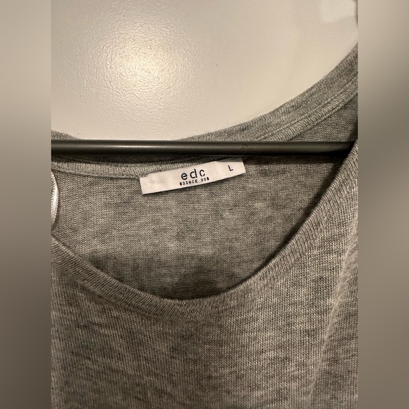 Grey large sweater worn once - Picture 2 of 3